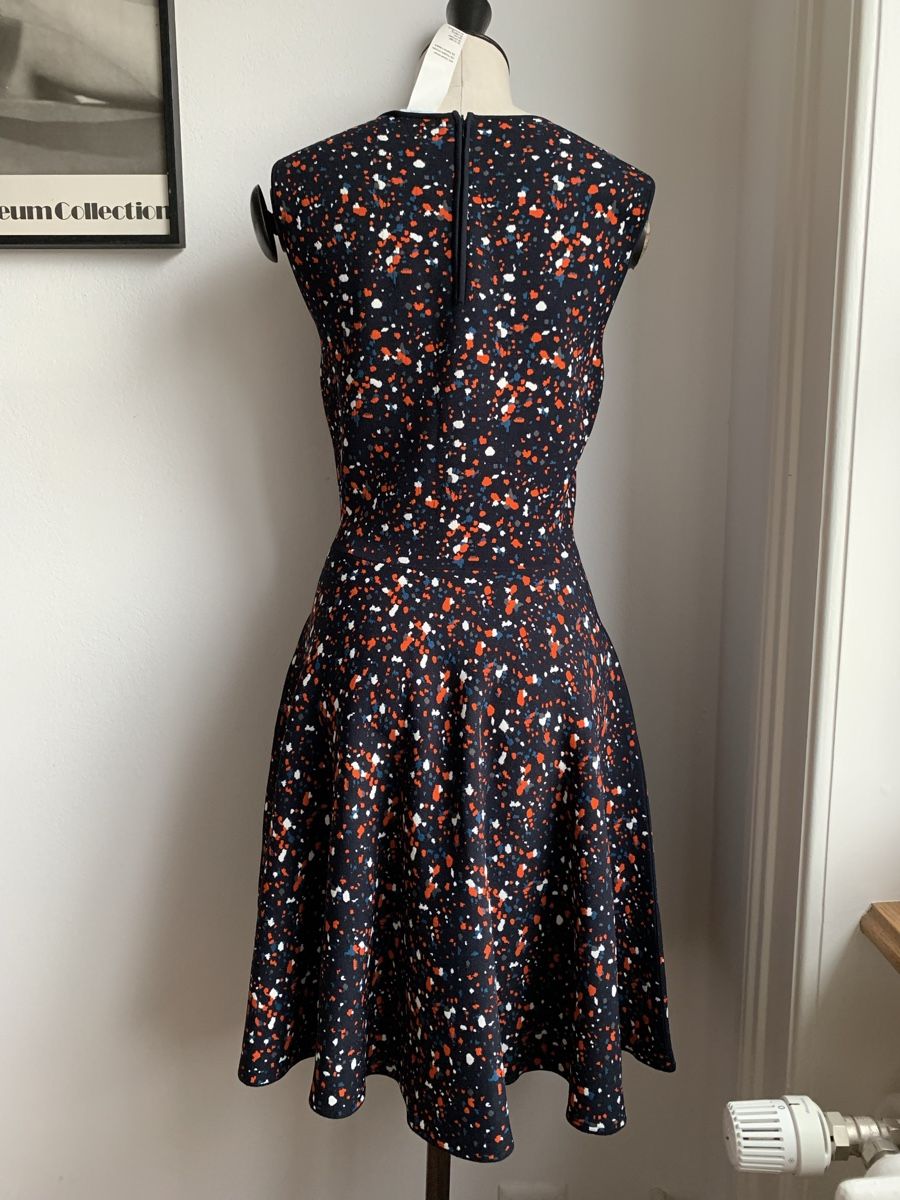 Akris Vestiti: AKRIS: Herrlich gemustertes blaues Kleid, 36 – Nuovo (secondo la descrizione) da Luzern venduto da designluzern 4
