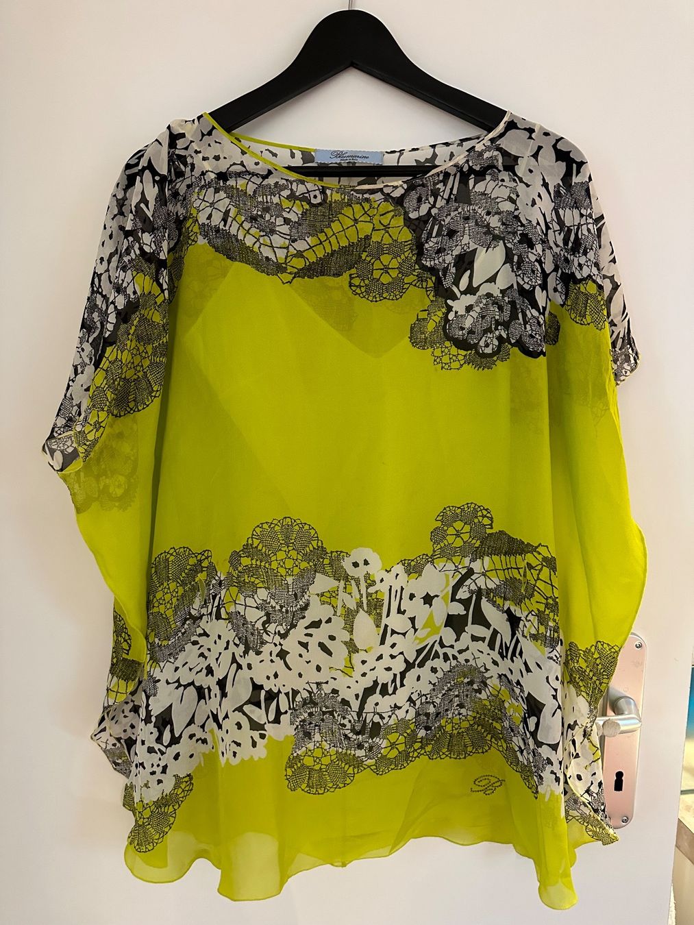 Blusen: Blumarine Seidenbluse, grün gemustert, Gr. 42 – Gebraucht aus Hurden von rac_wyf8