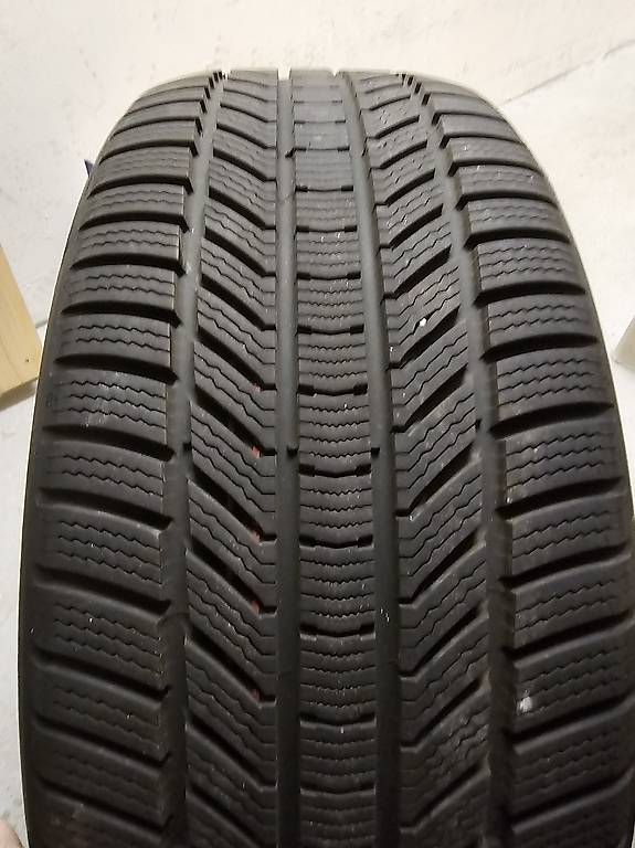 Sonstiges Schreiben & Zeichnen: Gomme invernali 255 40 R21 – Gebraucht aus Locarno von DennKu