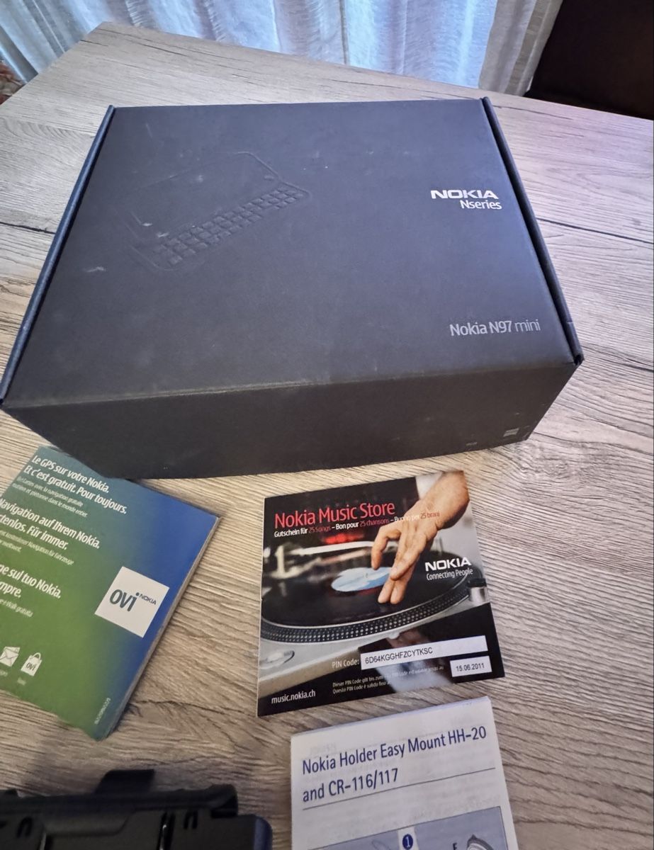 Nokia Telefoni cellulari / Smartphones: Nokia N97 mini complet avec accessoires d'origine – Nuovo e nell'imballaggio originale da La Chaux de fonds venduto da car_f9yg 5