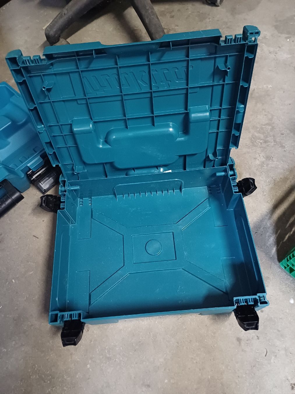 Valigie: 3 Makitakoffer Leer – Usato da Wangenried venduto da Recycler94 9