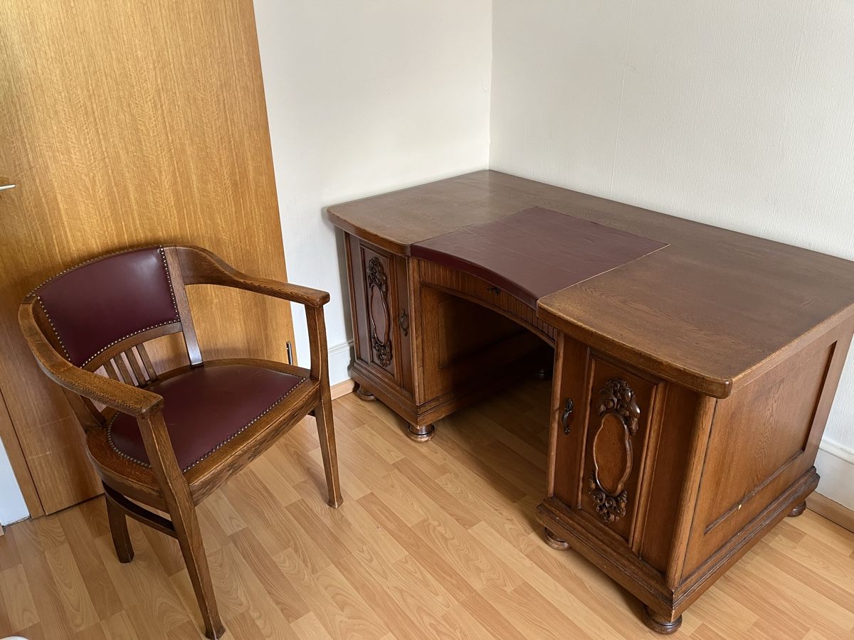 Bureaux: Holz Schreibtisch mit Stuhl – D'occasion à Münchenstein par ton_27fl 1