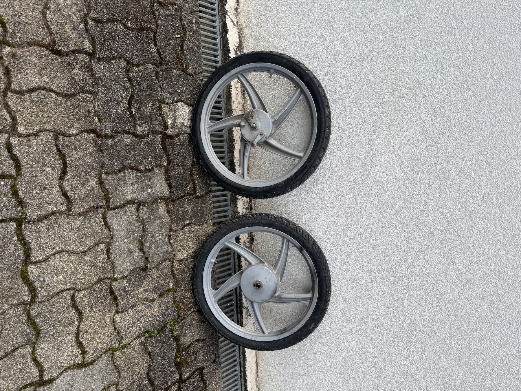 Piaggio Parti ricambio per ciclomotori: Piaggio Felgen Banane – Usato da Kaiserstuhl AG venduto da Natalinka 1