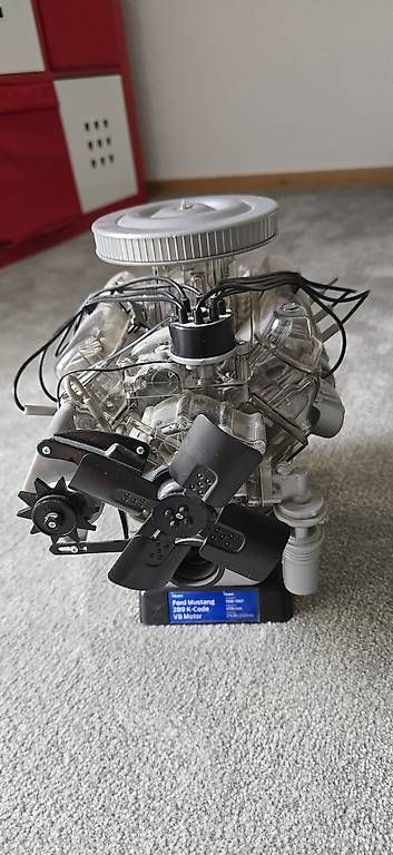 Kit di modellismo & Modellini statici: Ford Mustang V8 Motor – Usato da Wohlenschwil venduto da Rosmarin871
