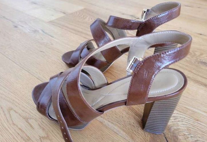 Damenschuhe: Sandalo marrone – Gebraucht aus Baar von fla_v78d