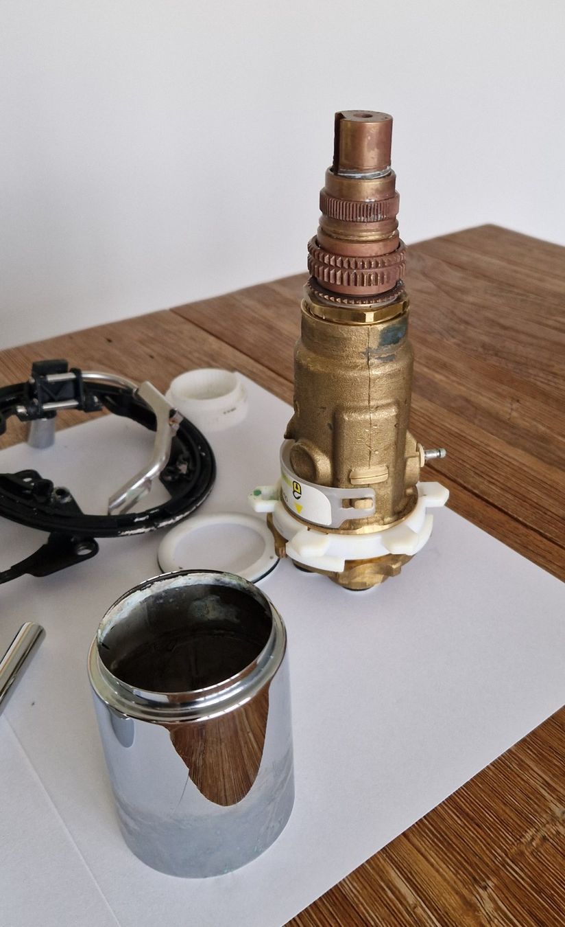 Kwc Rubinetteria: KVC AVA 1 Duschenmischer Thermo – Usato da Hinwil venduto da Flyingbull 2