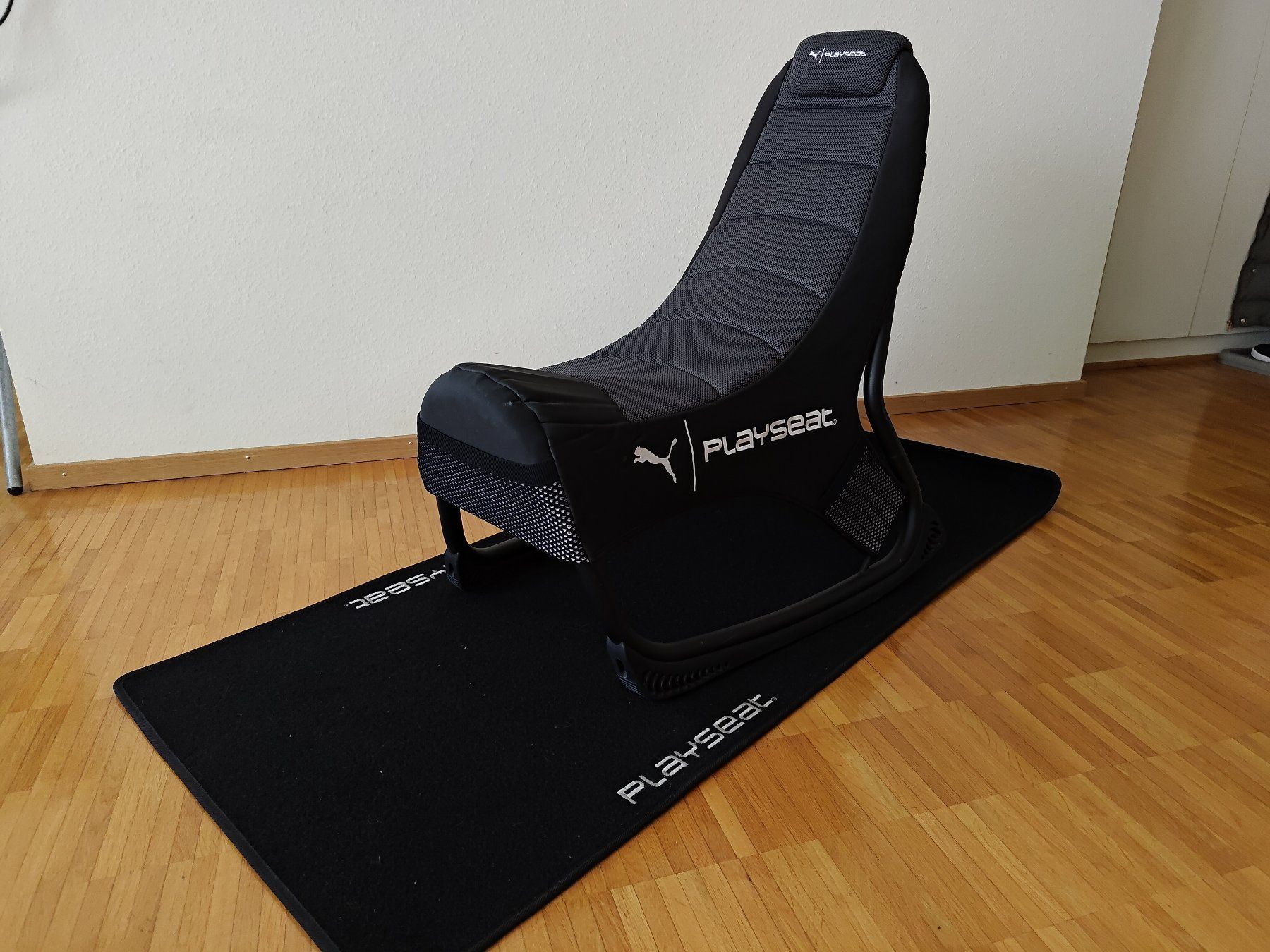 Playseat Stühle: Playseat Puma Active mit Bodenmatte – Gebraucht aus Hochdorf von all_u_want