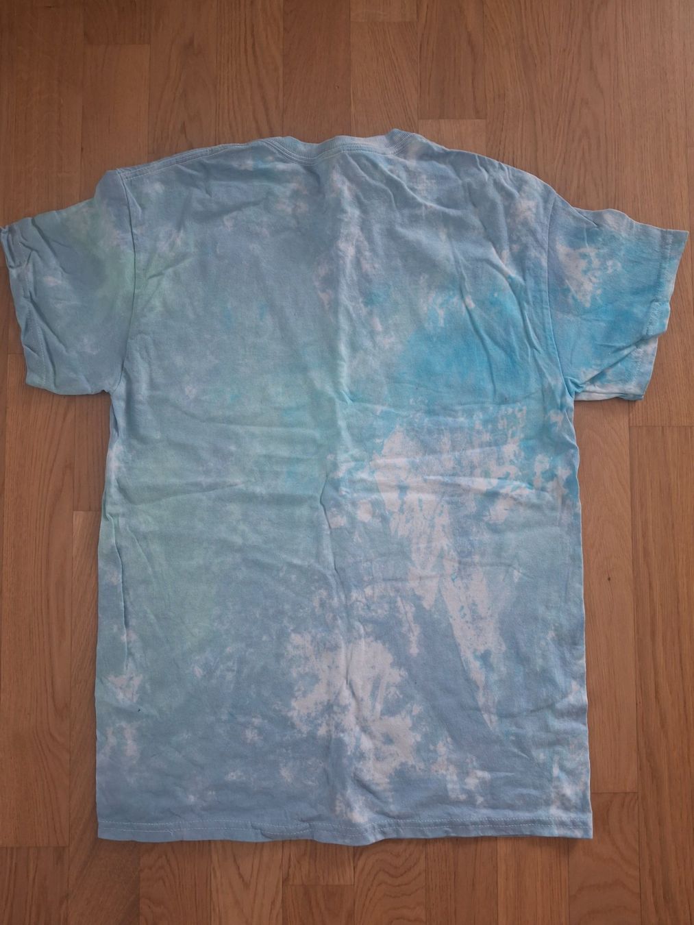 T-shirt: Batik T-Shirt – Nuovo (secondo la descrizione) da Luzern venduto da gab_726g 1