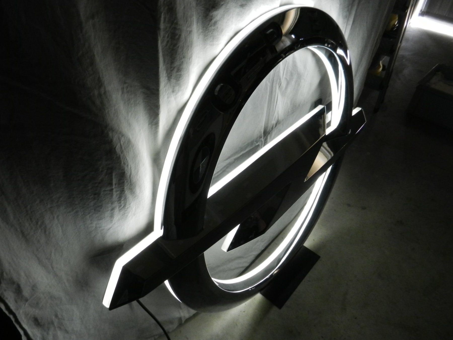 Opel Insegne: Original Opel Leuchtreklame Werbeschild – Usato da Münchwilen/TG venduto da hondavf750 2