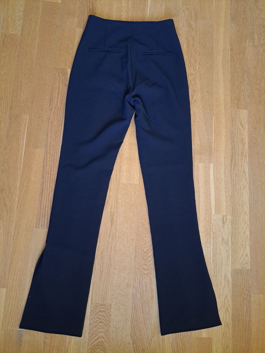 Zara Pantaloni: Schwarze Zara-Hose Gr. S – Usato da Oetwil am See venduto da Kuechenzeit 1