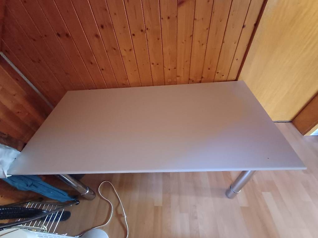 Bureaux: Schreibtisch  – D'occasion à Ballwil par Karinjuon 2