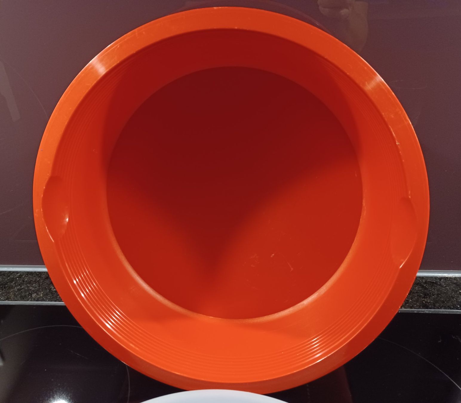 Tupperware Contenitori & Simili: Runder Tupperware- Behälter Rot mit Deckel – Usato da Seewen SZ venduto da Herakles5 1
