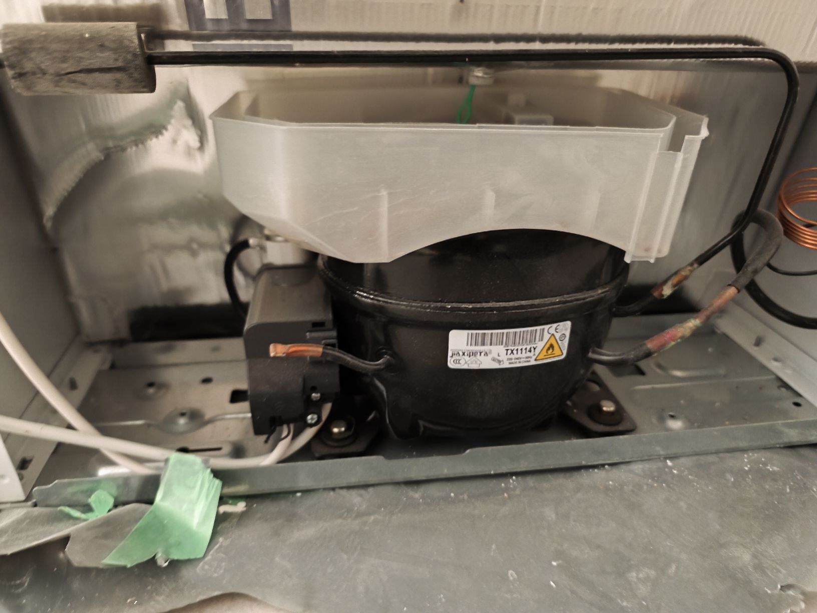 Kühlschrank: Electrolux Kuehlgefrierkombination frisch – Neu (gemäss Beschreibung) aus Birr von PalermoF 8