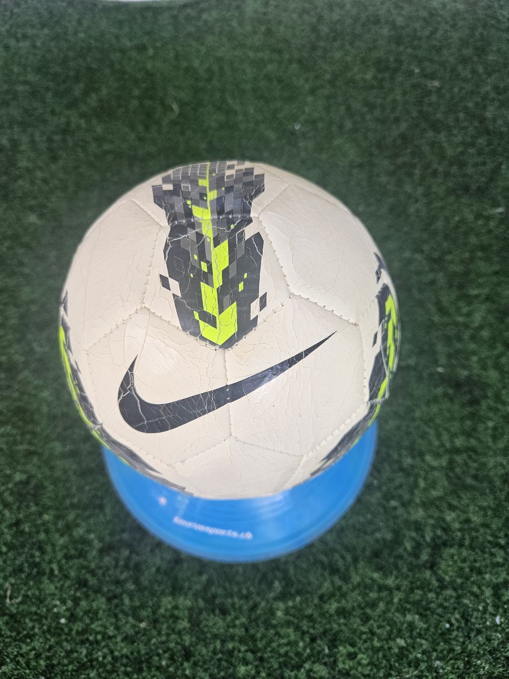 Nike Bälle: Nike Ball Mini  – Gebraucht aus Emmenbrücke von TopGato 1