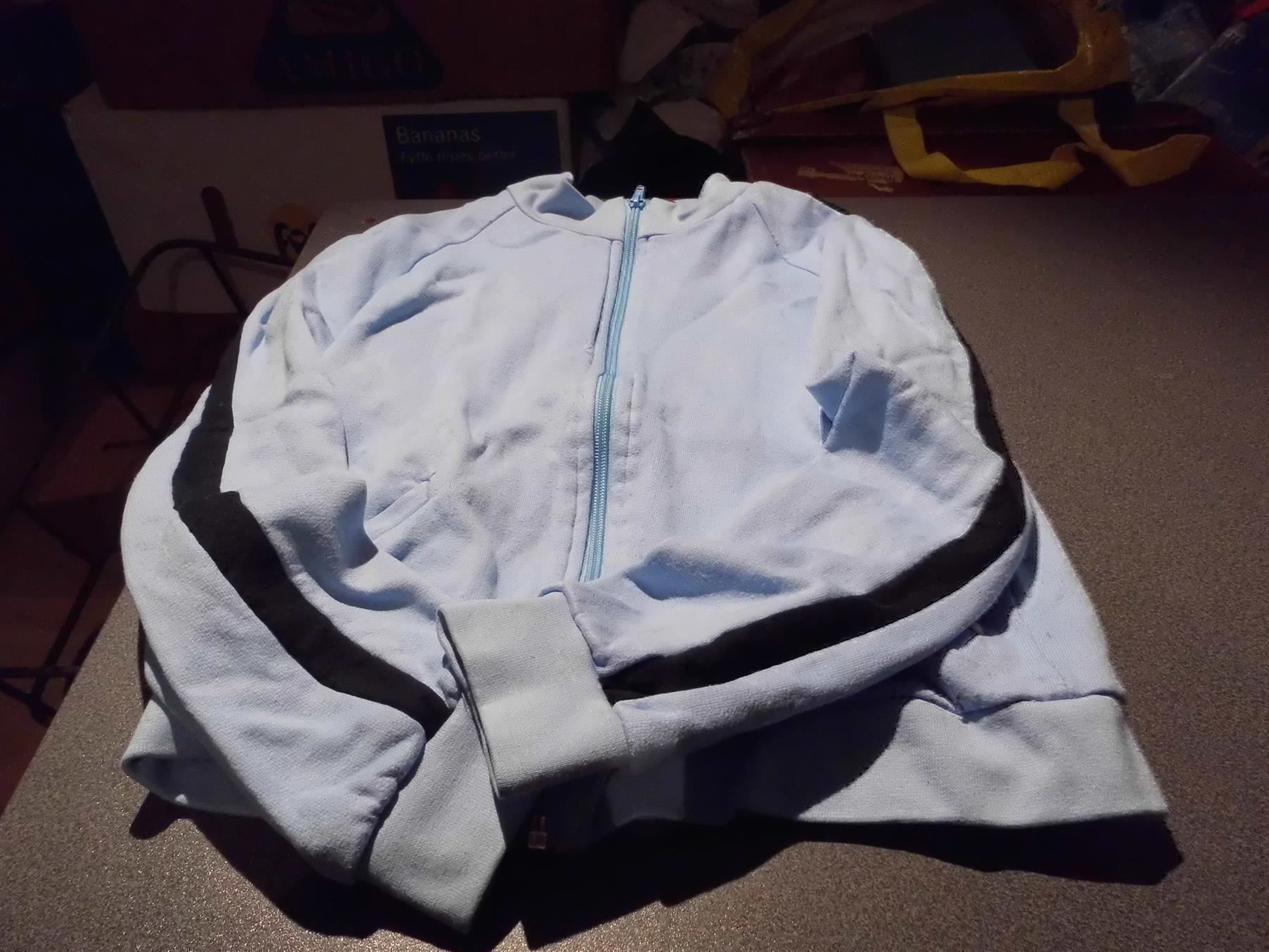 Jacken: Trainerjacke Grösse M, Chicoree, hellblau – Gebraucht aus Zürich von Motzkuh