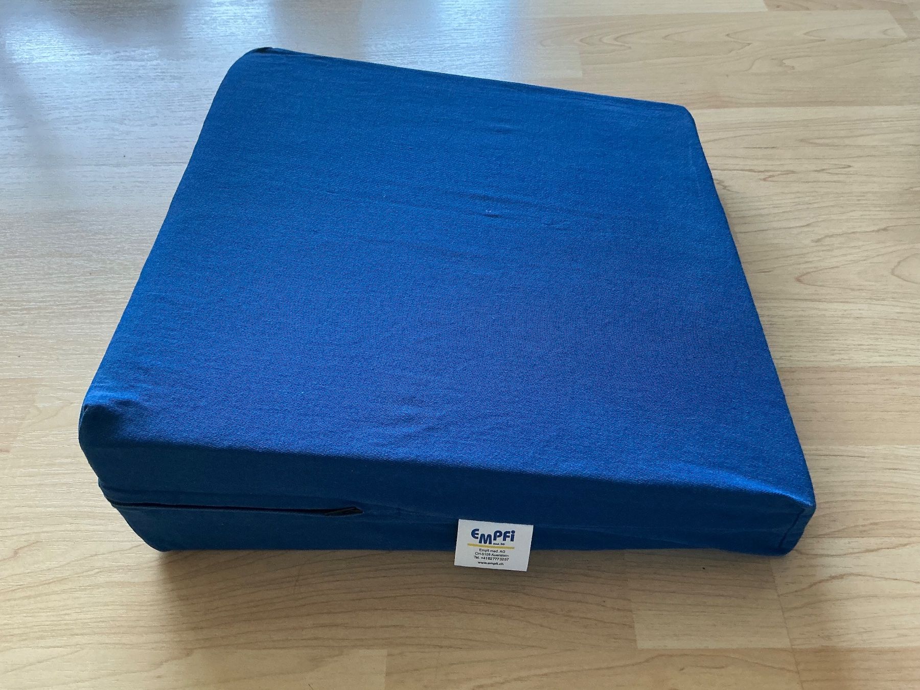 Kissen: Sitzkissen EMPFI blau Keilform – Gebraucht aus Dotzigen von Trucker7