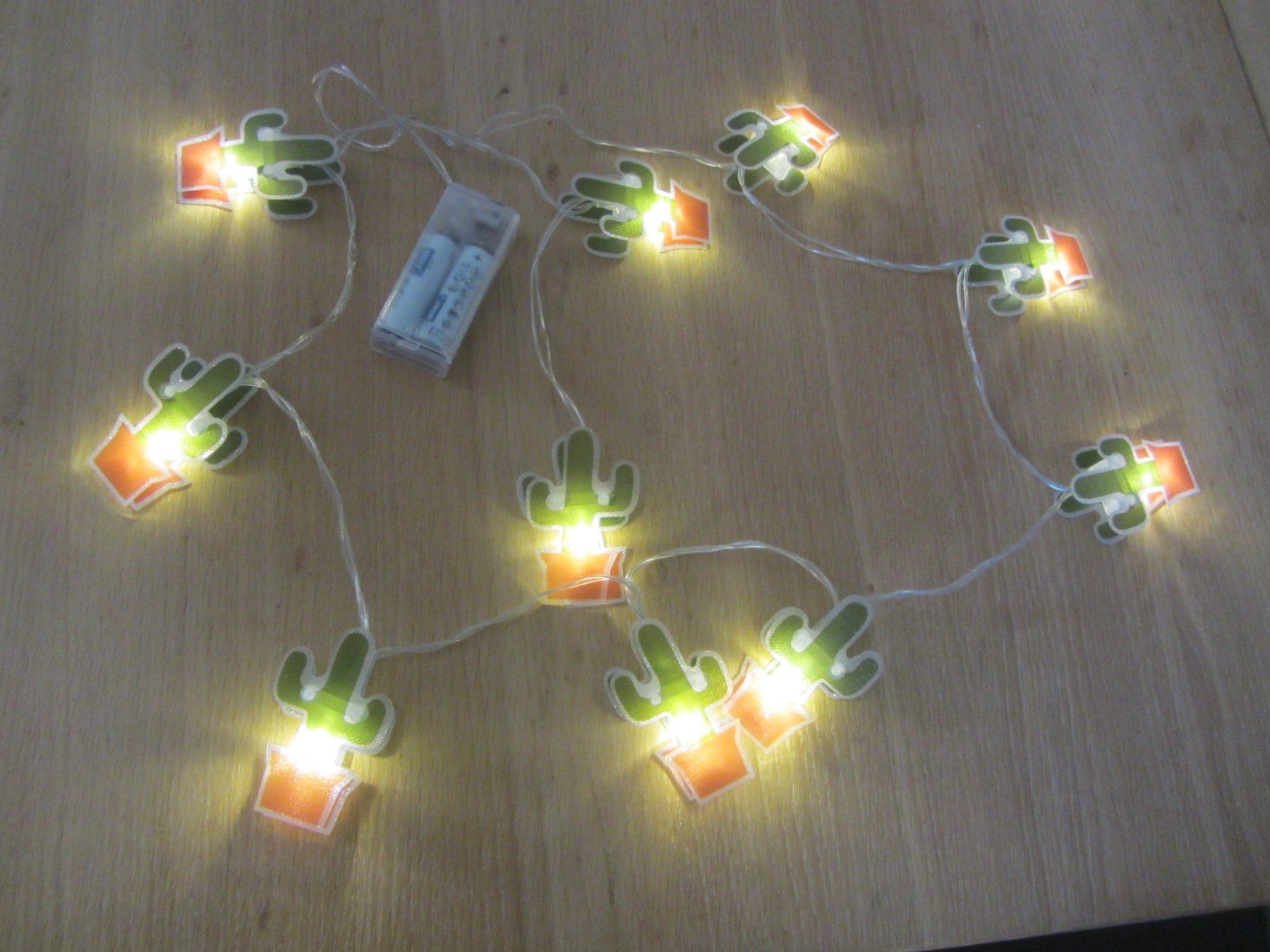Ghirlande e barre luminose: Lichterkette Kaktus mit 10 Lämpli, ca. 1 Meter – Nuovo e nell'imballaggio originale da Egliswil venduto da chroetli22