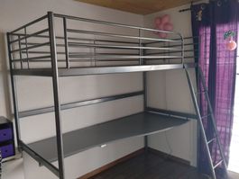 Hochbett mit Schreibtisch