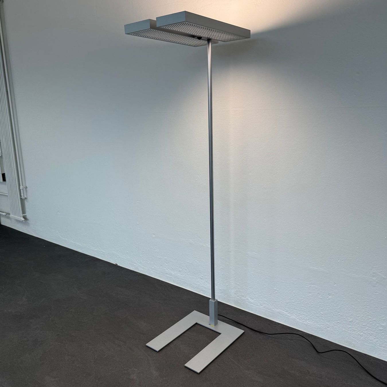 Regent Lampes: Regent Level Stehleuchte mit Sensor – D'occasion à Schönenwerd par mcofficeshop 2