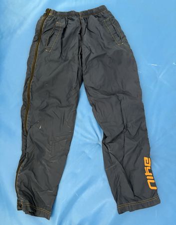 Nike Sporthose. Dünn. Leicht glänzend. Grösse M