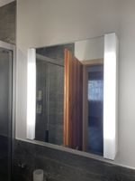 Spiegelschrank mit Beleuchtung, Top Zustand.