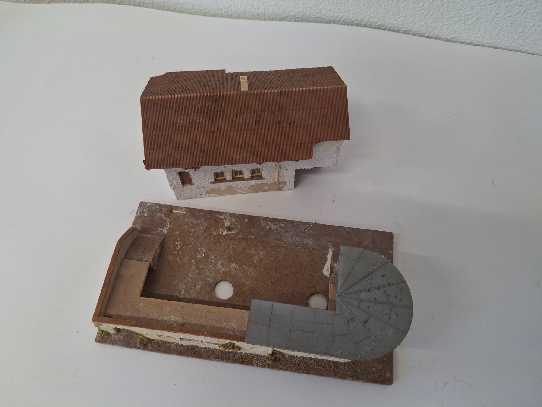 Modellini di ferrovie: Modellbau Haus Hotel Cafe – Usato da Reichenburg venduto da AK307 5