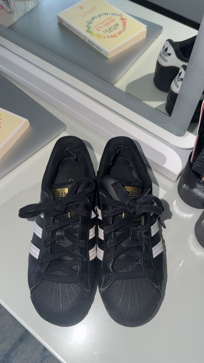 Herrenschuhe: Baskets Adidas Superstar noires et blanches, état usagé – Gebraucht aus Crissier von eld_gkq6