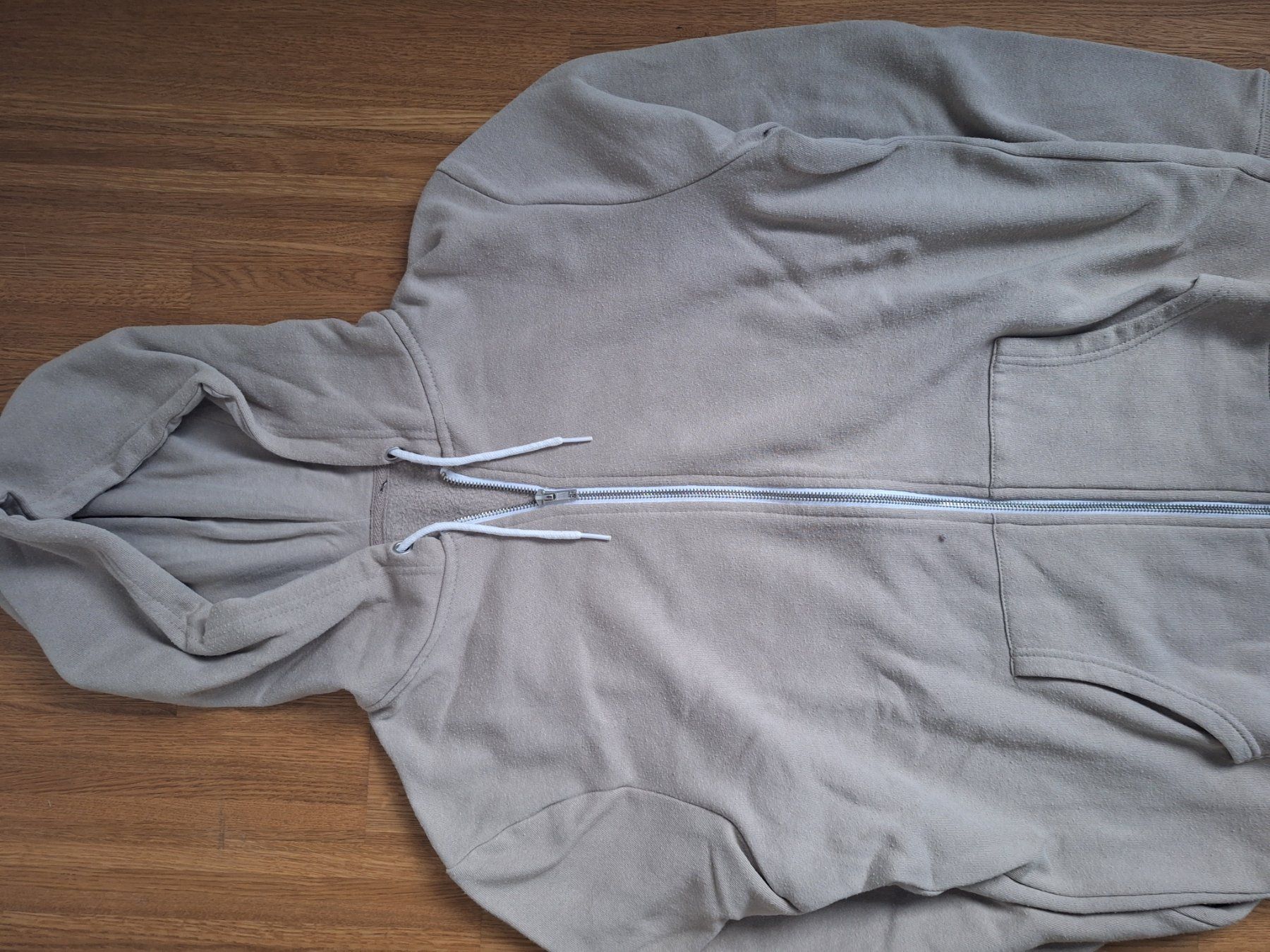 Maglioni & Felpe: 2 Graue Kapuzenpullover mit Reissverschluss, Gr. M, – Usato da Horgen venduto da bea_j25f 1