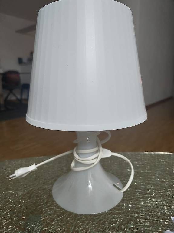 Lampes: Nachttischlampe mit Birne – D'occasion à Hombrechtikon par kami667
