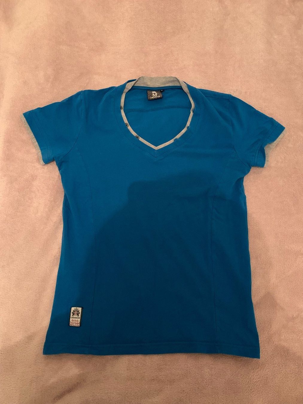 T-Shirts: CARISMA TShirt eng himmelblau Grösse S – Gebraucht aus Sementina von RiccardoCo