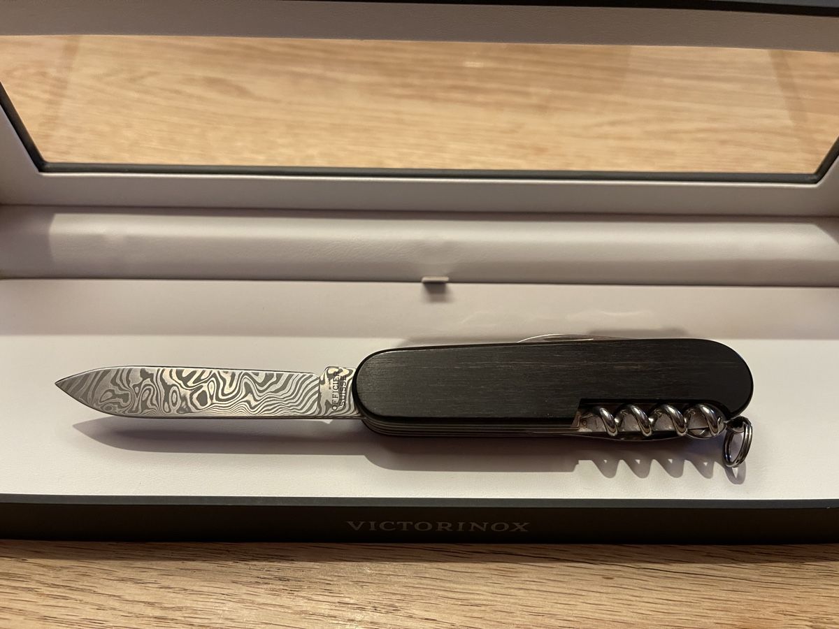 Victorinox Coltelli tascabile: Victorinox Damast Limited Edition 2011 – Nuovo e nell'imballaggio originale da Malix venduto da second_sale 2