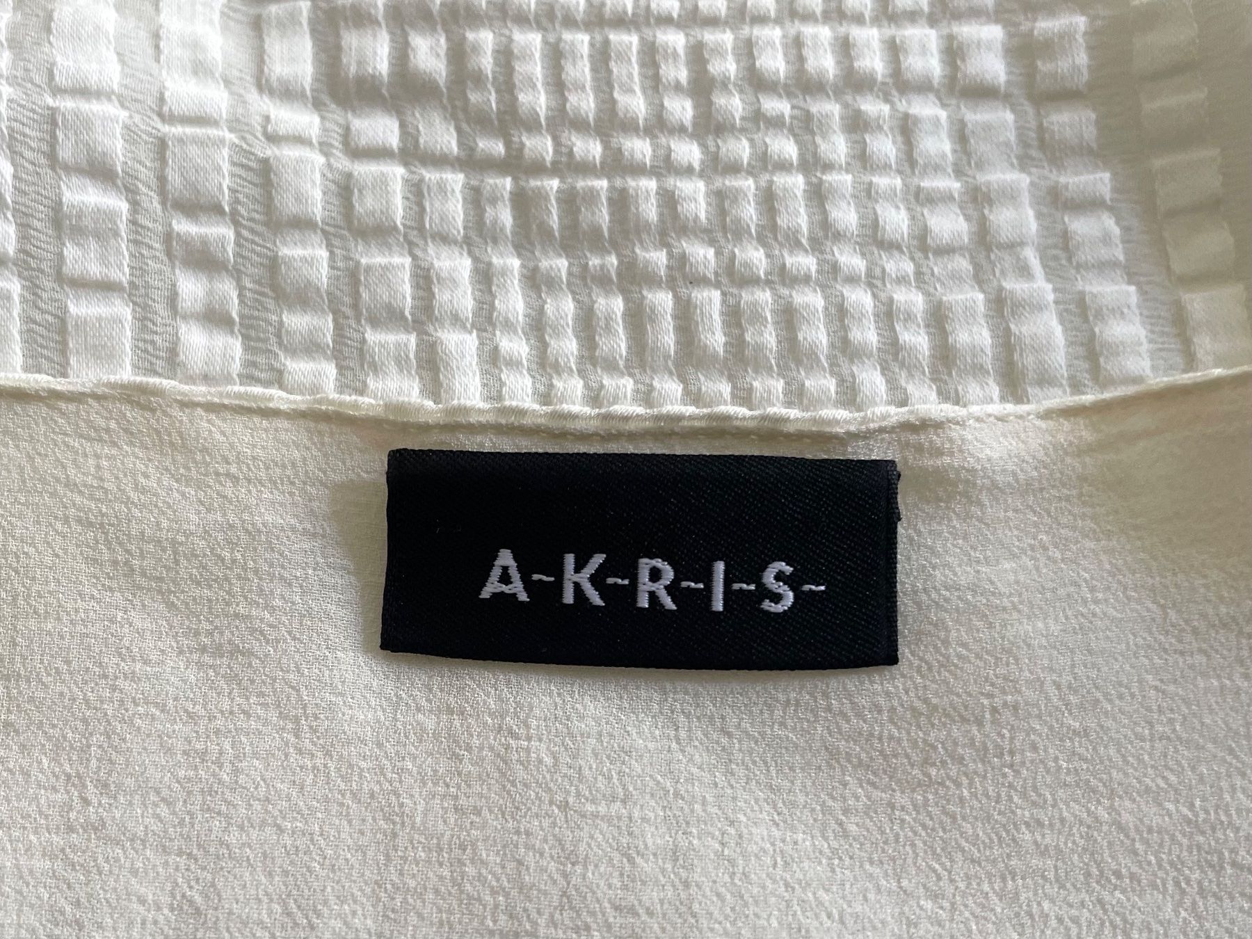 Akris Tops: AKRIS Top donna in seta e cotone bianco panna – Gebraucht aus Bellinzona von Sveva-Style-Hunter 2