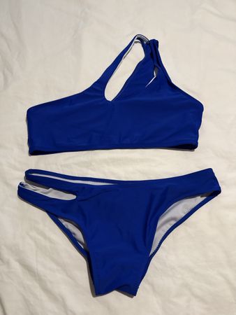 Bikini mit 2 unteren Teilen