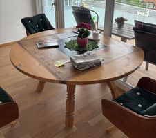 Esstisch Massivholz Rund/Eckig mit 4 Armlehnstühle