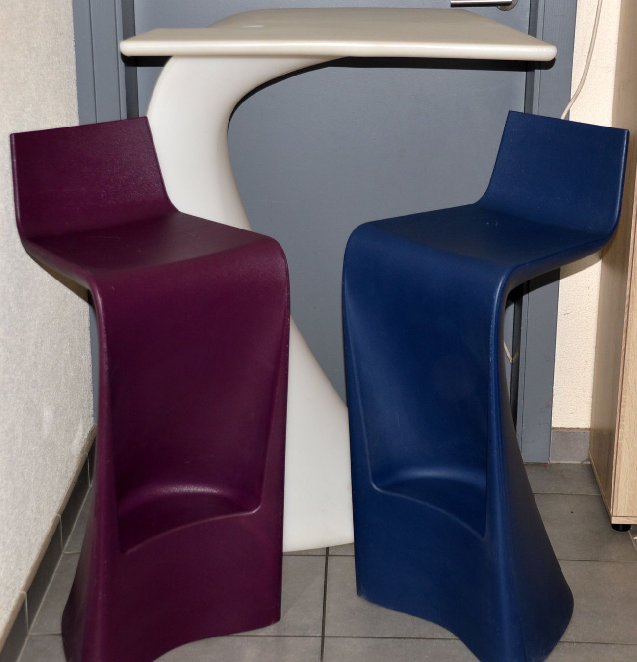 Set di tavolo e panche: Vondom Wing Tisch + 2 x Stühle /  table + 2 x chaises – Usato da Collonges venduto da arashee 3