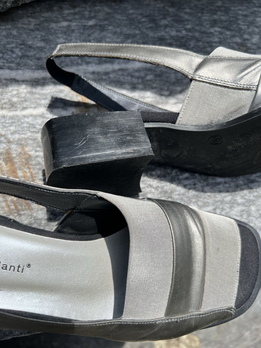Roberto Santi Scarpe da donna: Sandaletten Roberto Santi Grösse 39  grau – Usato da Betschwanden venduto da Dognose 2