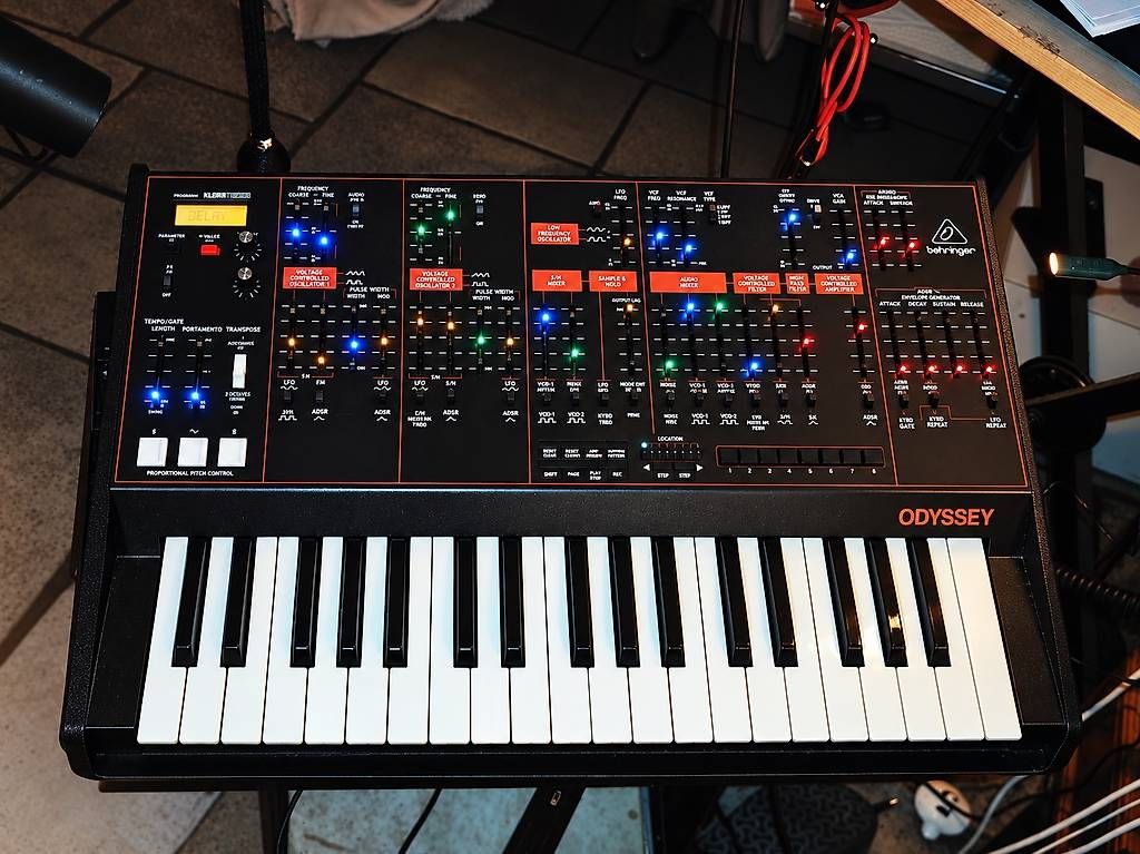 Strumenti musicali: Behringer Odyssey  – Usato da Bern venduto da peter.blackswan