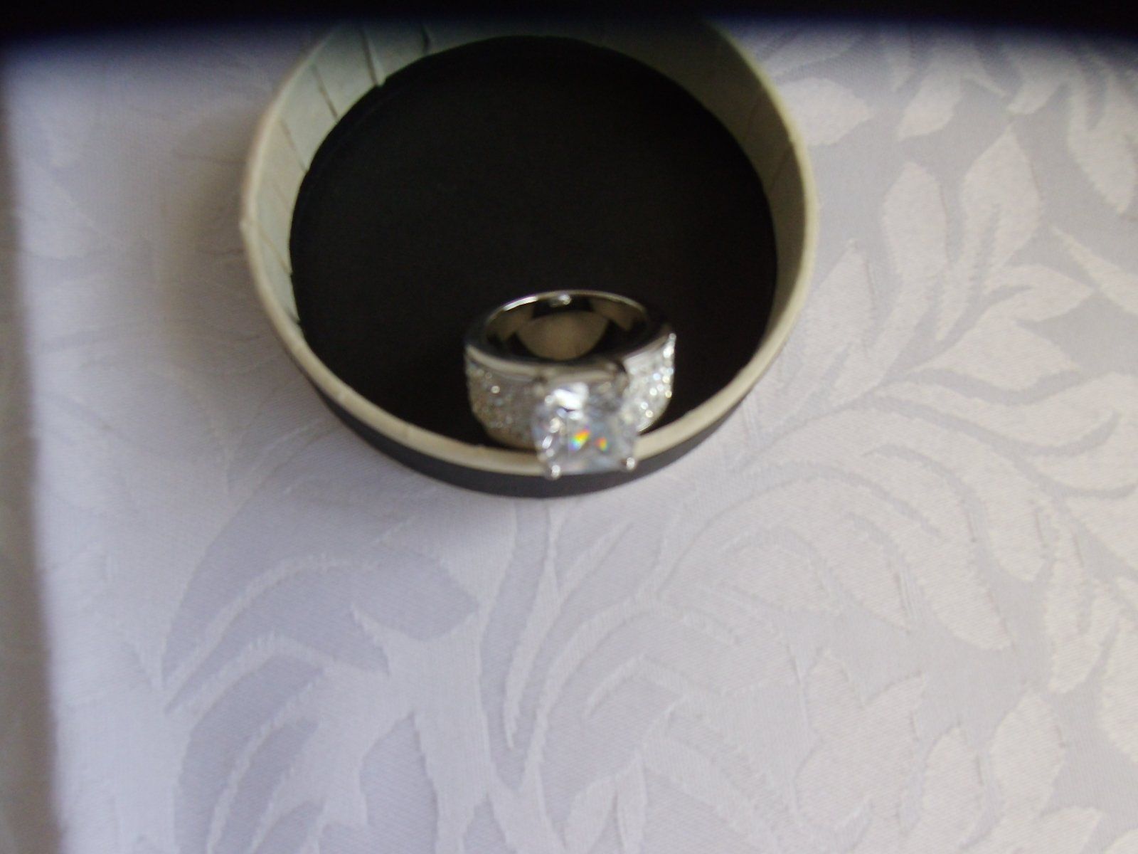 Anelli: Ring Modeschmuck, silberfarbend mit Stein Grösse: 54 – Nuovo (secondo la descrizione) da Walenstadt venduto da Pluisa 4