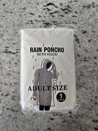 Neuer Regenponcho mit Kapuze, ideal für Festivals!