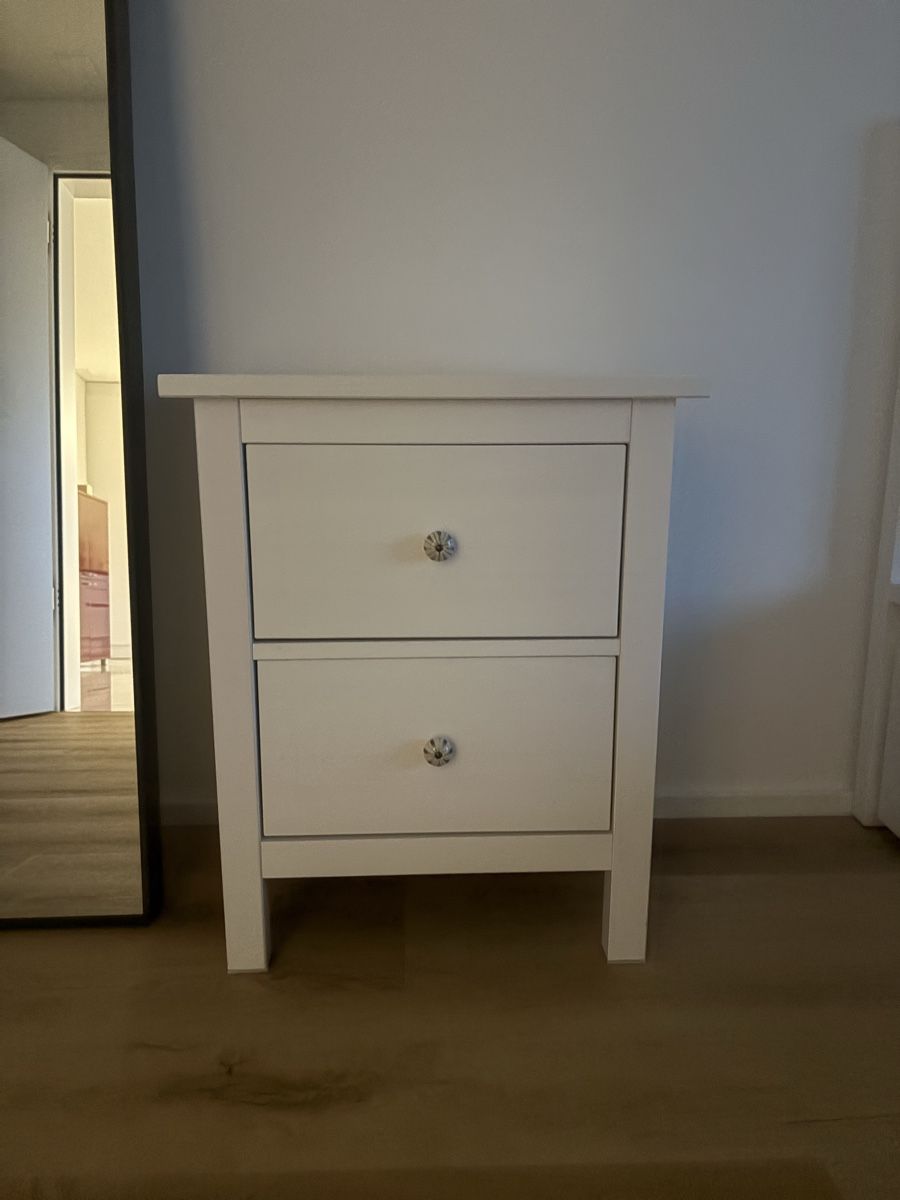 Ikea Tables de nuit: IKEA HEMNES 2 Drawer Bedside Table – Neuf (Voir description) à Rüschlikon par lui_5gw8