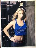 Laura Vandervoort Autogramm signiert Foto 20x29cm