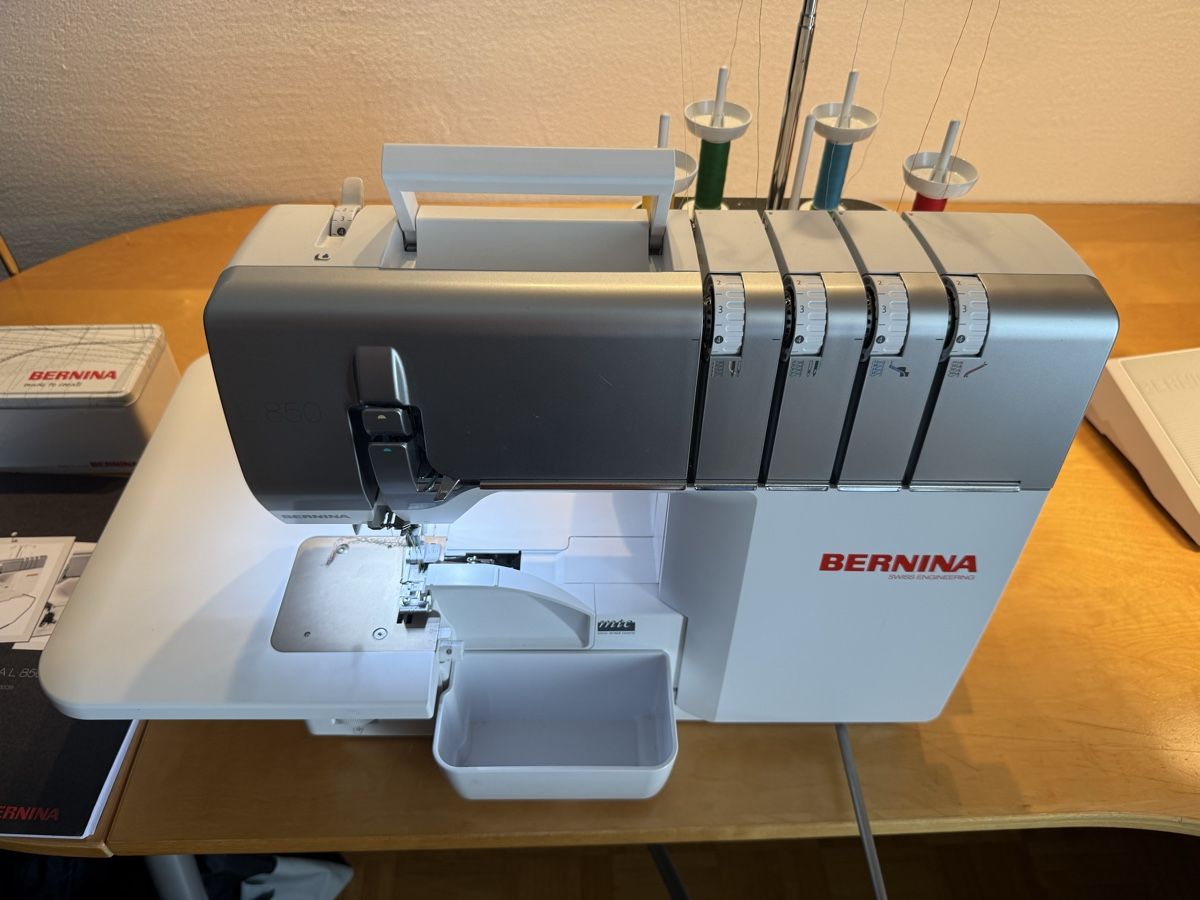 Bernina Nähmaschinen: Surjeteuse Bernina L850 – Neu (gemäss Beschreibung) aus Le Mont-Pèlerin von tho_7tjm 1