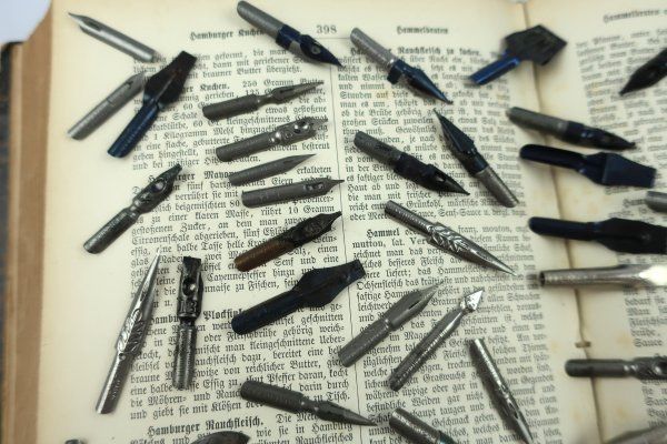 Penna & Evidenziatori: Sammlung alter Schreibfedern – Usato da Volketswil venduto da brockipfannenstil 2