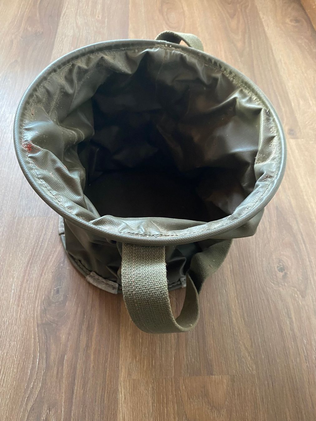Sonstiges für Haushalt & Wohnen: Faltbarer Wasser-Eimer, Swiss Army, ca. 8 Liter – Gebraucht aus Doerflingen von Hikwood
