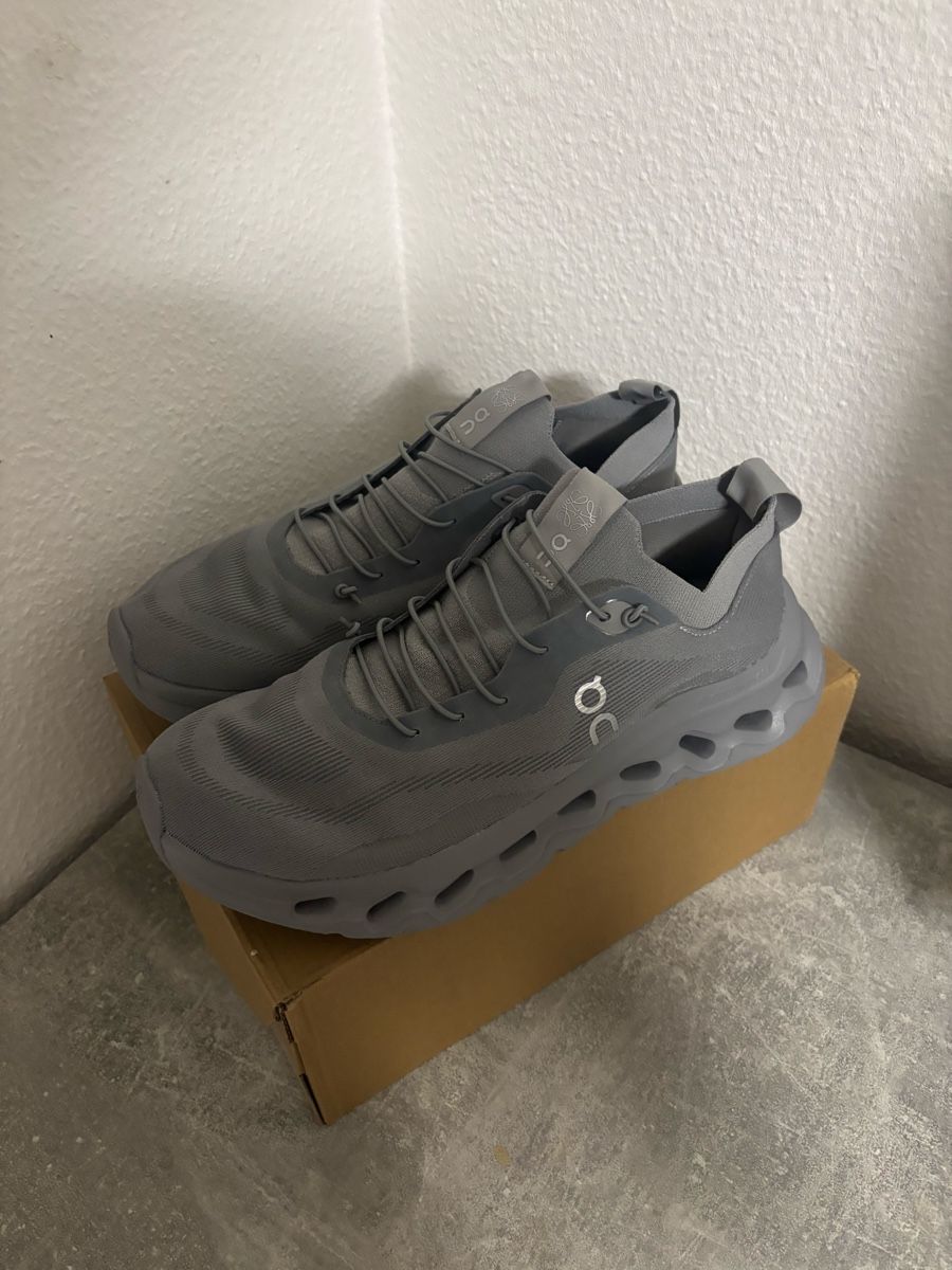 On Scarpe da uomo: On x LOEWE Cloudtilt Grau EU 43 – Nuovo e nell'imballaggio originale da Luzern venduto da luzernbiregg