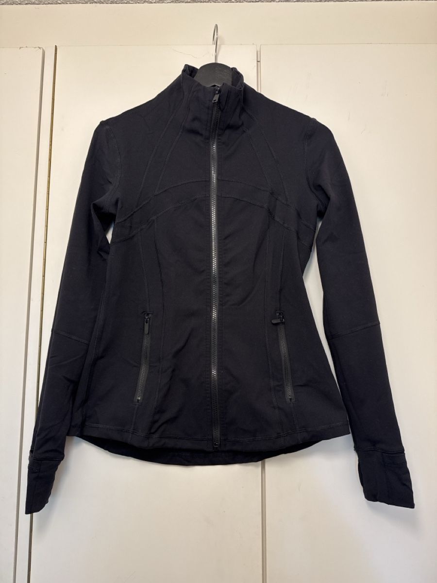 Lululemon Jacken: Lululemon sweatshirt – Neu (gemäss Beschreibung) aus Zürich von aga_fns9