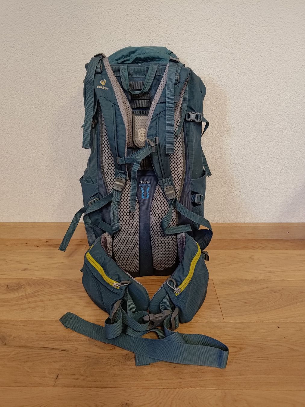 Zaini: Deuter Aircontact Light 40+10 Liter  – Usato da Bäretswil venduto da Re.We. 1