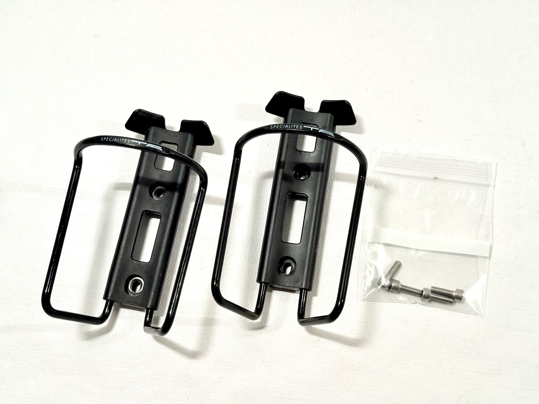 Pezzi di ricambio: Specialites Bottle Cage Flaschenhalter SET mit Schrauben – Usato da Luzern venduto da bikeandbeltcom 1