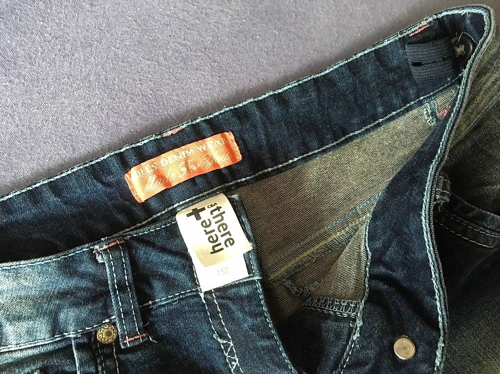 Pantalons: Jeans-Shorts Grösse 152 – D'occasion à Rothenburg par Flaeckly 2