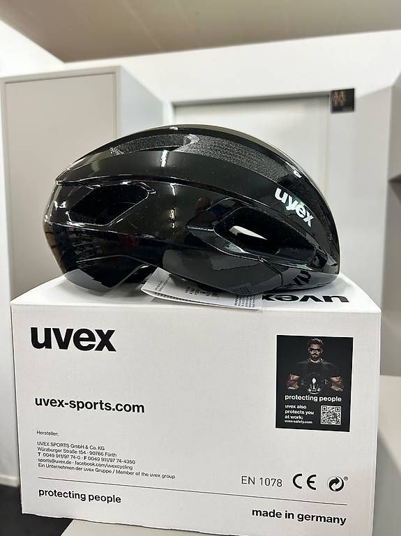 Helme: Velohelm uvex rise all black  – Gebraucht aus Sursee von pilatus.sport